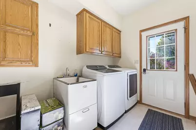 3818 S Centennial Cir, Milwaukee, WI 53221 - Photo 15