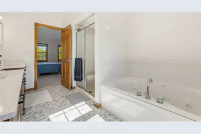 3818 S Centennial Cir, Milwaukee, WI 53221 - Photo 23