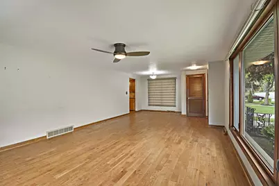5025  Harrison Rd, Pleasant Prairie, WI 53142 - Photo 5