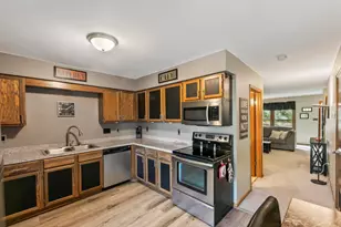 1821 Paramount Dr, Waukesha, WI 53186 - Photo 3