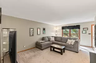1821 Paramount Dr, Waukesha, WI 53186 - Photo 9