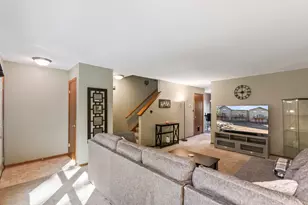 1821 Paramount Dr, Waukesha, WI 53186 - Photo 7