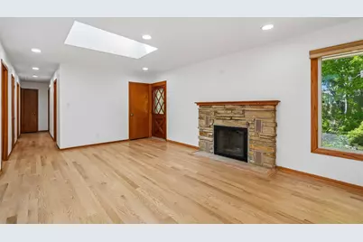 7130  Maple Ter, Wauwatosa, WI 53213 - Photo 7