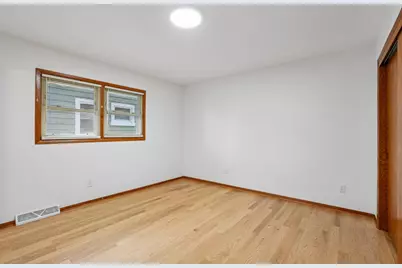 7130  Maple Ter, Wauwatosa, WI 53213 - Photo 17