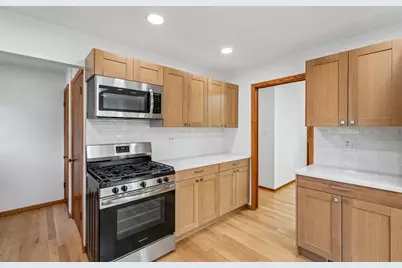 7130  Maple Ter, Wauwatosa, WI 53213 - Photo 11