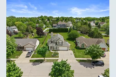 2313  Kestrel Ln, Waukesha, WI 53189 - Photo 3