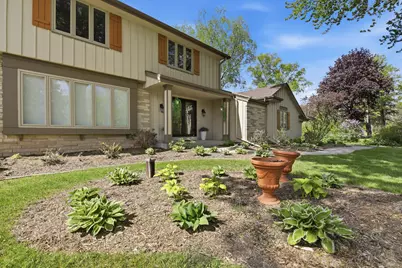 8845 W Meadow Ln, Franklin, WI 53132 - Photo 5