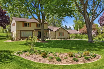 8845 W Meadow Ln, Franklin, WI 53132 - Photo 3