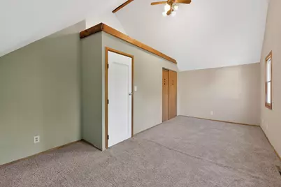 5622 W Mill Rd, Milwaukee, WI 53218 - Photo 17