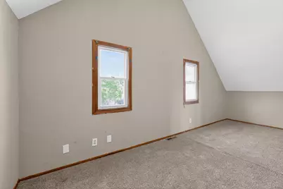 5622 W Mill Rd, Milwaukee, WI 53218 - Photo 15