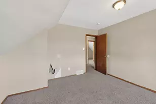 5622 W Mill Rd, Milwaukee, WI 53218 - Photo 13