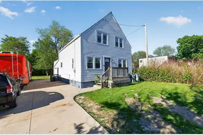 5622 W Mill Rd, Milwaukee, WI 53218 - Photo 5