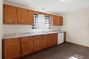 5622 W Mill Rd, Milwaukee, WI 53218 - Photo 23