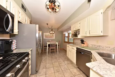 3658 S Sunset Dr, Milwaukee, WI 53220 - Photo 3