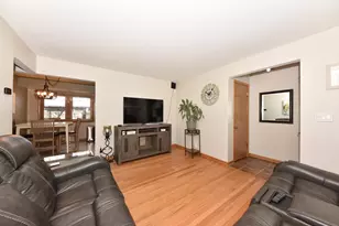 3658 S Sunset Dr, Milwaukee, WI 53220 - Photo 11