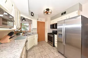 3658 S Sunset Dr, Milwaukee, WI 53220 - Photo 5