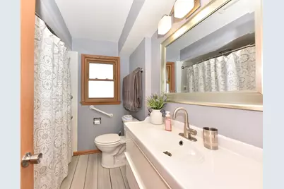 3658 S Sunset Dr, Milwaukee, WI 53220 - Photo 13