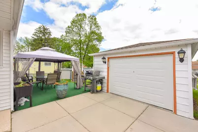 3658 S Sunset Dr, Milwaukee, WI 53220 - Photo 23
