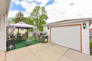 3658 S Sunset Dr, Milwaukee, WI 53220 - Photo 23