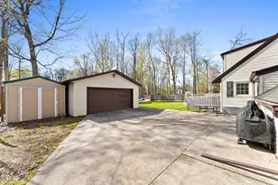 1140 Tanglewood Rd, Manitowoc, WI 54220 - Photo 5