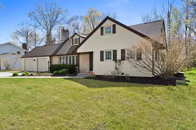 1140  Tanglewood Rd, Manitowoc, WI 54220 - Photo 3