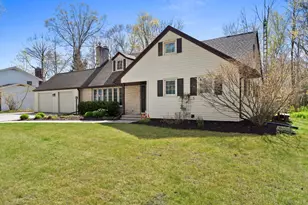 1140 Tanglewood Rd, Manitowoc, WI 54220 - Photo 3