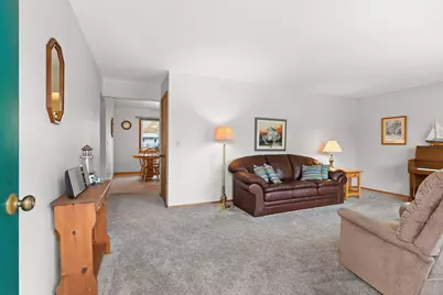 1334  Irving Cir, Manitowoc, WI 54220 - Photo 9