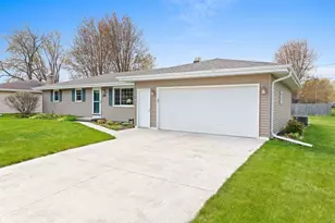 1334 Irving Cir, Manitowoc, WI 54220 - Photo 3