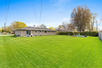 1334  Irving Cir, Manitowoc, WI 54220 - Photo 7