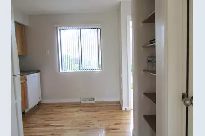 1429  Oakes Rd #12, Racine, WI 53406 - Photo 5