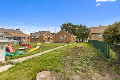 4571 S Howell Ave, Milwaukee, WI 53207 - Photo 17