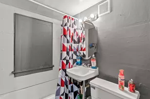 2964 S 11th St, Milwaukee, WI 53215 - Photo 15