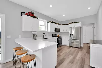 717  Drumlin Cv, Kewaskum, WI 53040 - Photo 9