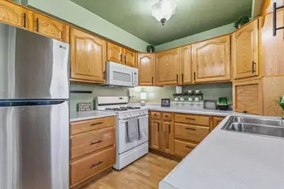 N89W15140  Jefferson Ave, Menomonee Falls, WI 53051 - Photo 5