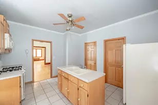 1016 E Land Pl, Milwaukee, WI 53202 - Photo 5