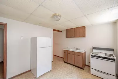 1016 E Land Pl #1018, Milwaukee, WI 53202 - Photo 9