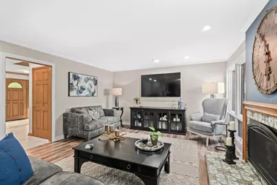 345 N Elm Grove Rd #B, Brookfield, WI 53005 - Photo 7