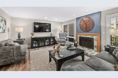 345 N Elm Grove Rd #B, Brookfield, WI 53005 - Photo 5
