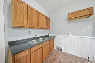 2911 N 6th St, Milwaukee, WI 53212 - Photo 5