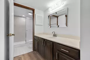 3838 N Oakland Ave, Shorewood, WI 53211 - Photo 15