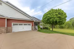 827 Barson Ct, Onalaska, WI 54650 - Photo 45