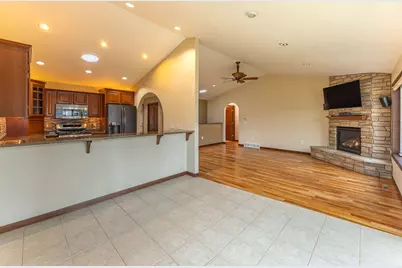 827  Barson Ct #23, Onalaska, WI 54650 - Photo 15