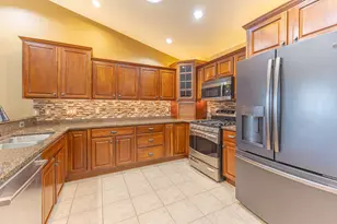 827 Barson Ct, Onalaska, WI 54650 - Photo 3