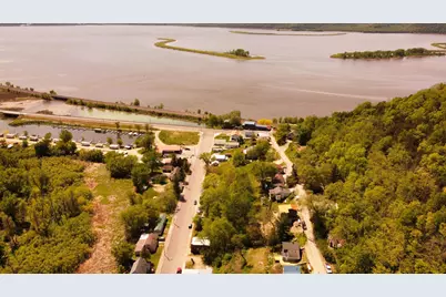 429  Bench St, Lynxville, WI 54626 - Photo 3