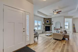 924 Wallace Loop, Oconomowoc, WI 53066 - Photo 5