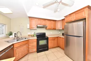 2543 N Gordon Pl, Milwaukee, WI 53212 - Photo 11