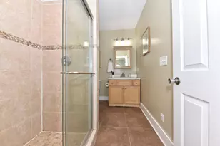 2543 N Gordon Pl, Milwaukee, WI 53212 - Photo 13