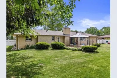 9133 N Silver Brook Ln, Brown Deer, WI 53223 - Photo 11