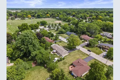 9133 N Silver Brook Ln, Brown Deer, WI 53223 - Photo 7