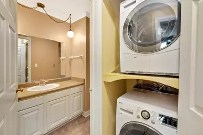 N82W13510  Fond Du Lac Ave #203, Menomonee Falls, WI 53051 - Photo 7